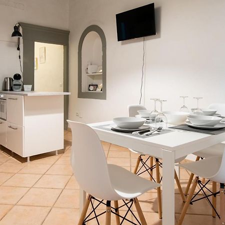 2 Rooms Next To A Market And Piazza Santa Croce - Homeunity Florenz Exterior foto