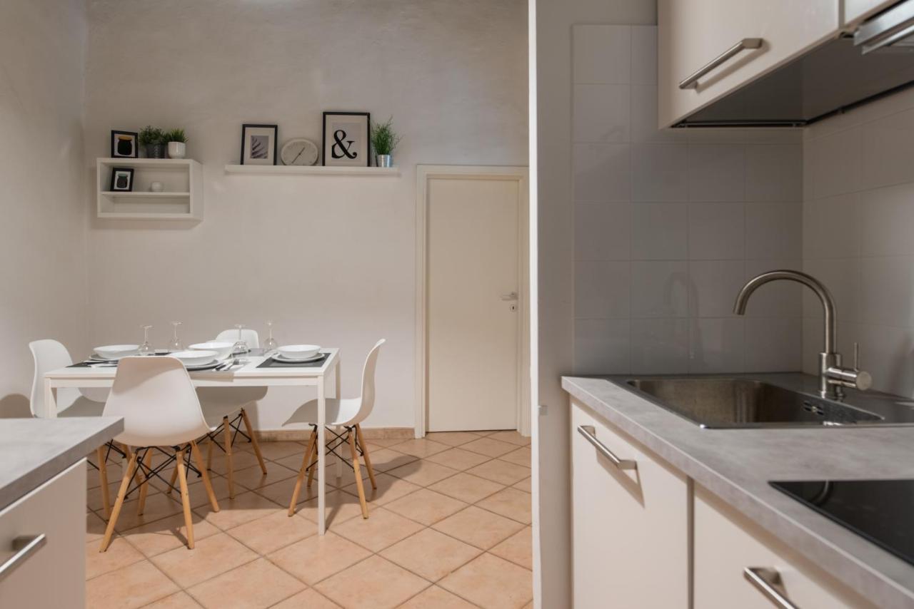 2 Rooms Next To A Market And Piazza Santa Croce - Homeunity Florenz Exterior foto